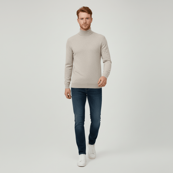Stilren herrpolotröja med slim fit passform, värmande och bekväm för kontoret eller vardag.