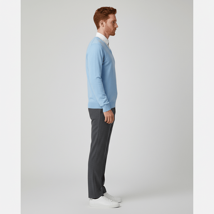 Smart casual herrtröja, v-ringad slim-fit modell för en polerad look.