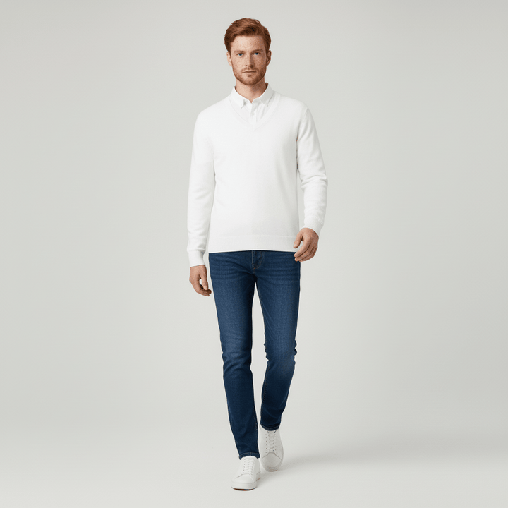 V-ringad slim-fit herrtröja i mjuk stickning, för överlägsen komfort.