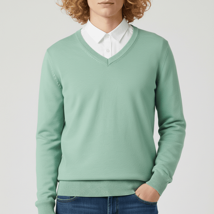 Kontor redo: V-ringad slim-fit herrtröja, stickad för stil och bekvämlighet.