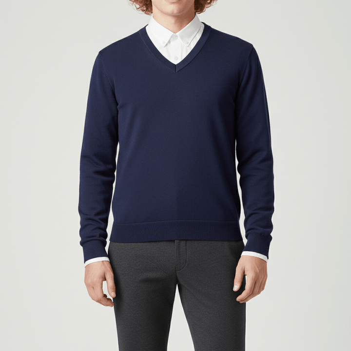 Samuel slim-fit herrtröja, v-ringad för en elegant och modern känsla.