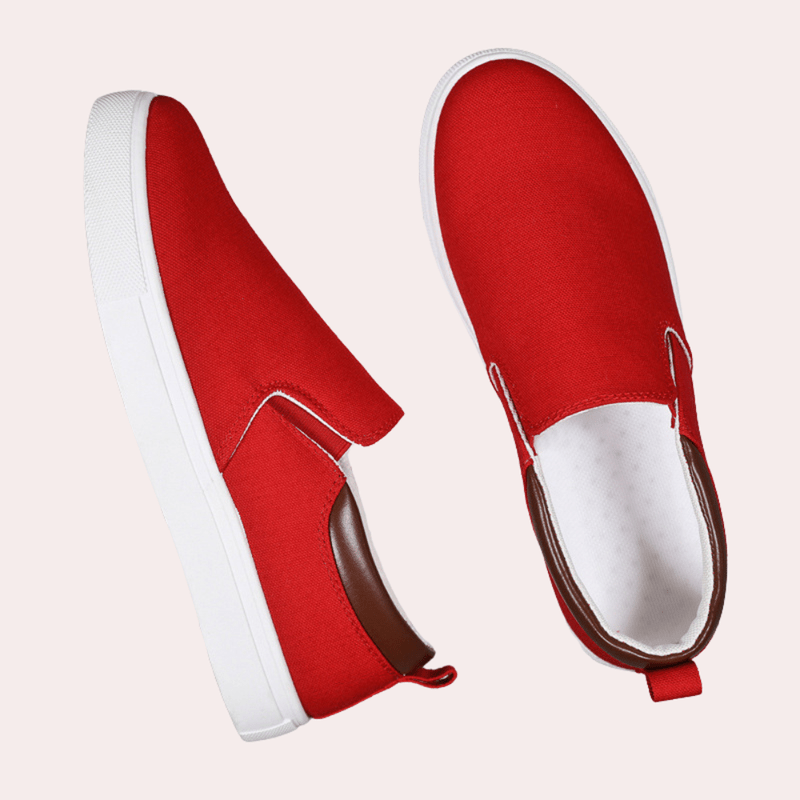 Herr slip-on kontorsskor. Eleganta och bekväma sneakers, perfekta för en avslappnad men professionell look.