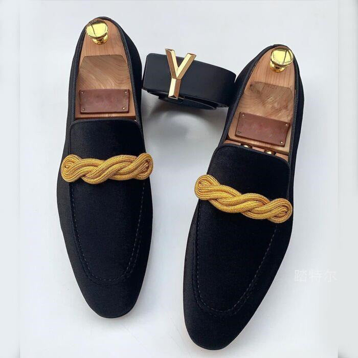Eleganta loafers för herrar i velourmaterial, idealiska för både vardag och fest.