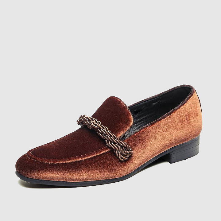 Herrtoffel i mörk velourstil, en bekväm och stilfull slip-on sko