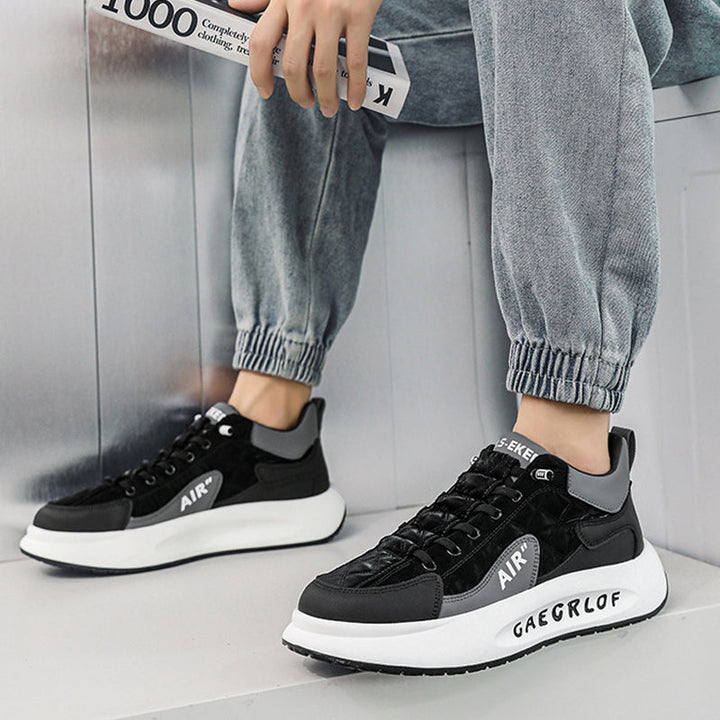 "Herr Sneakers i duntyg med tjock sula, elegant design, slitstark och bekväm, perfekt för sport och vardag."