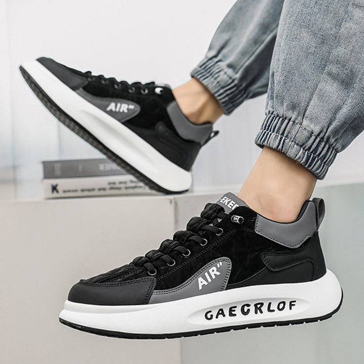 "Herr Sneakers i duntyg med tjock sula, elegant design, slitstark och bekväm, perfekt för sport och vardag."