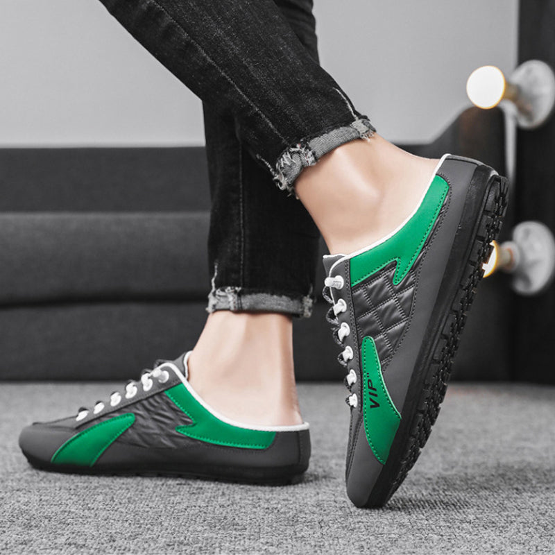 "Herr sneakers i syntetskinn med öppen häl, rund tå och slip-on design, perfekta för vardaglig användning."