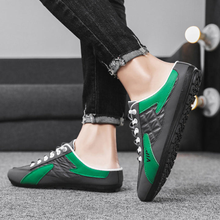 "Herr sneakers i syntetskinn med öppen häl, rund tå och slip-on design, perfekta för vardaglig användning."