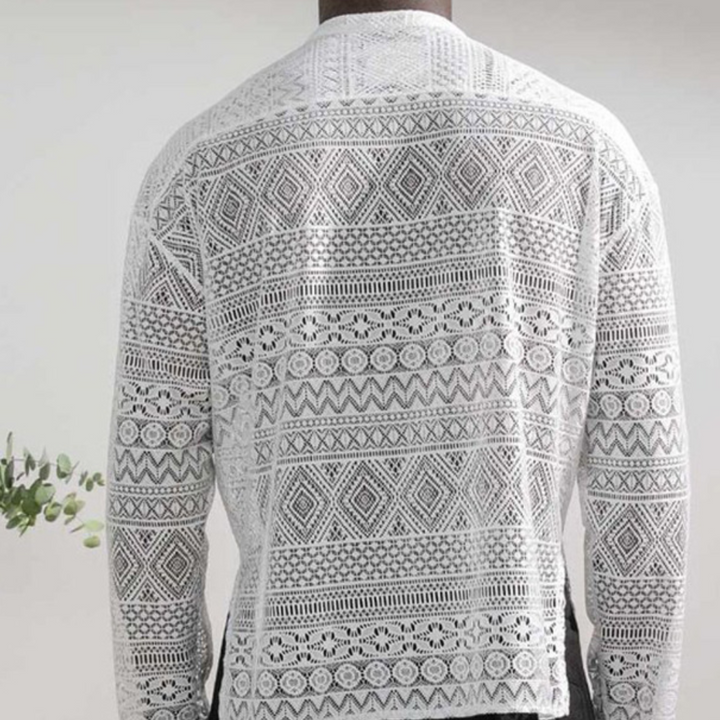 Trendigt matchande herrset med avslappnade shorts och svalkande skjorta, perfekt sommaroutfit.