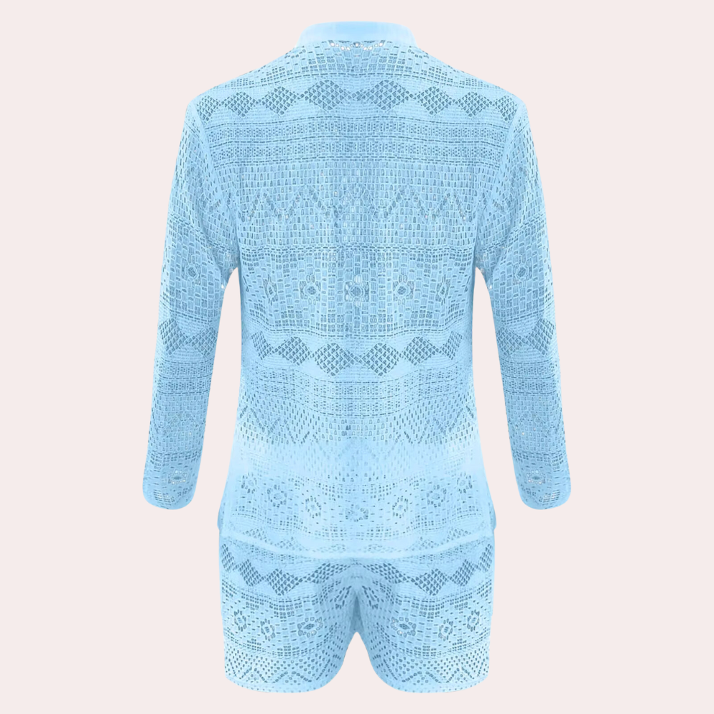 Herr sommaroutfit med shorts och skjorta, perfekt för strand och semester. Lätt och bekväm.