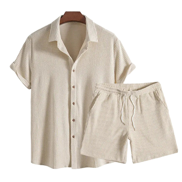 Herr sommarset med kortärmad skjorta och shorts i avslappnad stil för fritid.