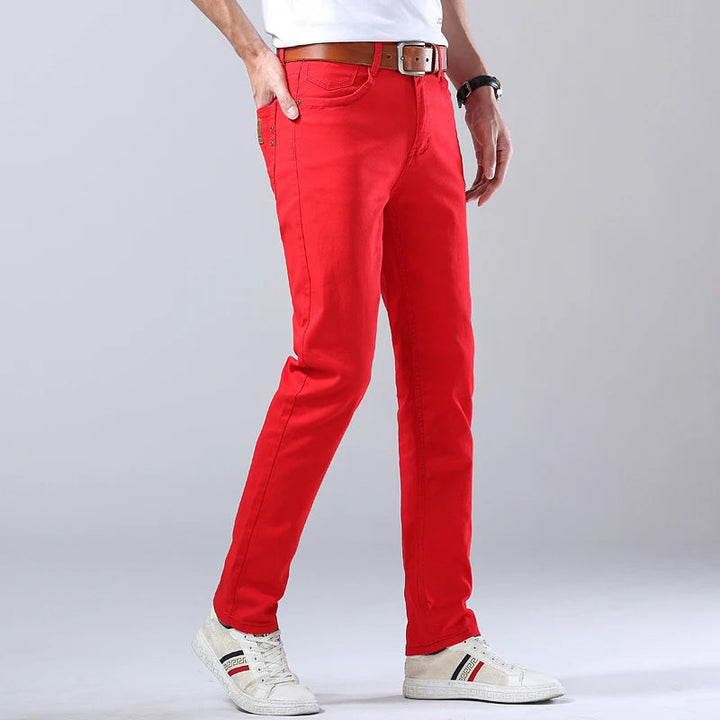 Herr slim fit stretchjeans i flera färgglada nyanser uppradade, för en modern och mångsidig garderob