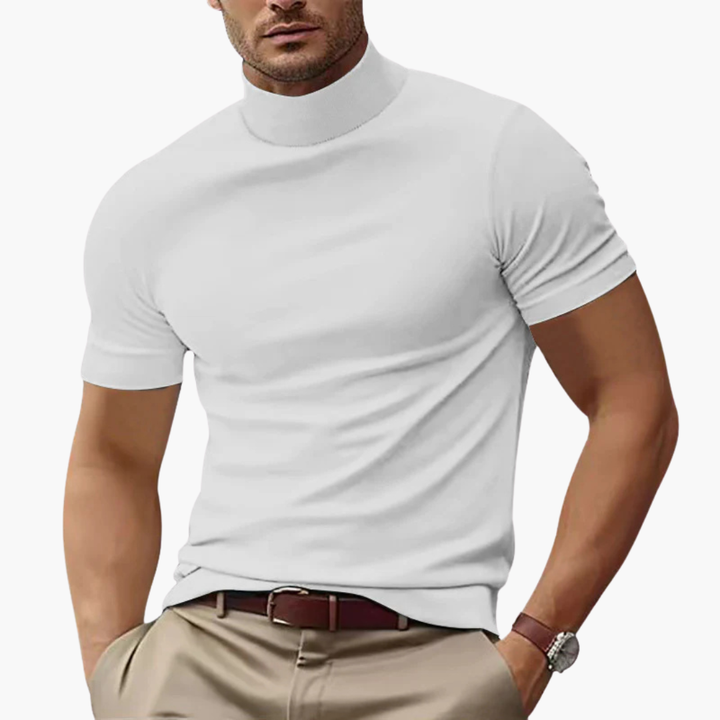 Stilren khaki herr t-shirt med polokrage, kortärmad för en modern och bekväm vardagslook.