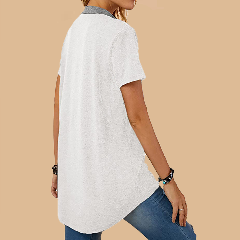 "Herr t-shirt med ståkrage, knappdetaljer och ficka i bomull. Perfekt för vardag och speciella tillfällen."