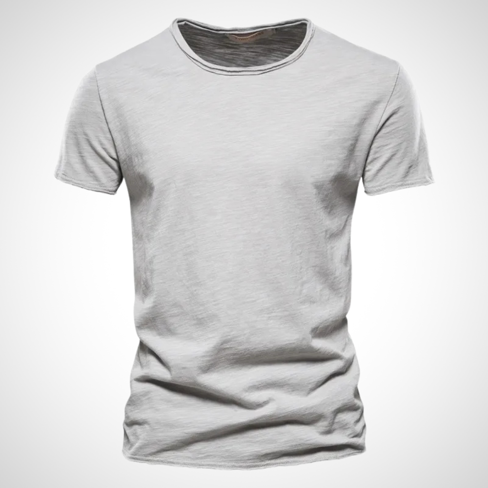 Herr T-shirt, tidlös design, rundhals. Perfekt basplagg för vardag och fritid med komfort.