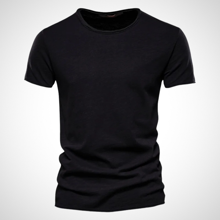 Bekväm enfärgad herr T-shirt, basplagg för alla dagar. Mångsidig och stilren för vardag.