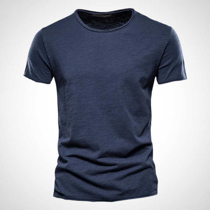 Klassisk herr T-shirt med rundhals, tidlös stil. Idealiskt för vardag och fritid.