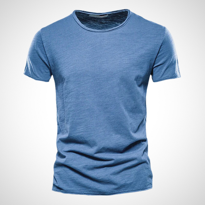 Stilren herr T-shirt, basplagg för vardagskomfort. Mångsidig och lätt att matcha.