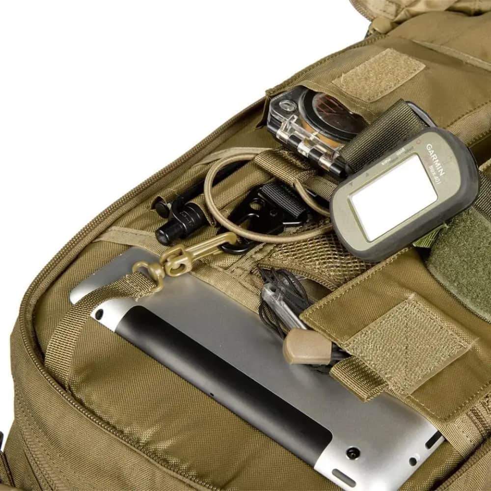 Mångsidig taktisk herrryggsäck för vinter, vandring, resor och militära ändamål. Robust.