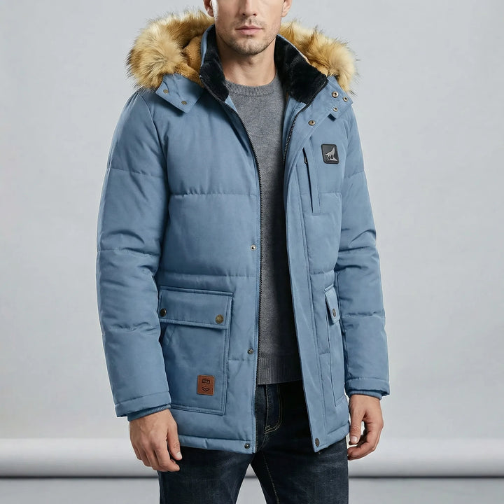 Modern herrparkas Jayden, idealisk vinterjacka med avtagbar huva. Varm, svart & stilren för herr.