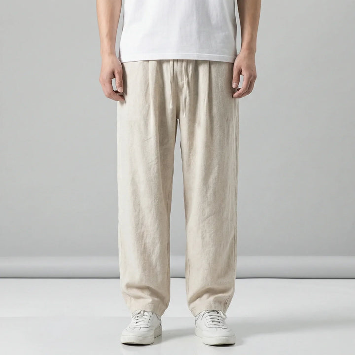 Bekväma herrbyxor, baggy stil med dragsko. Vida Xavier-byxor för en avslappnad sommarstil. Loose fit.