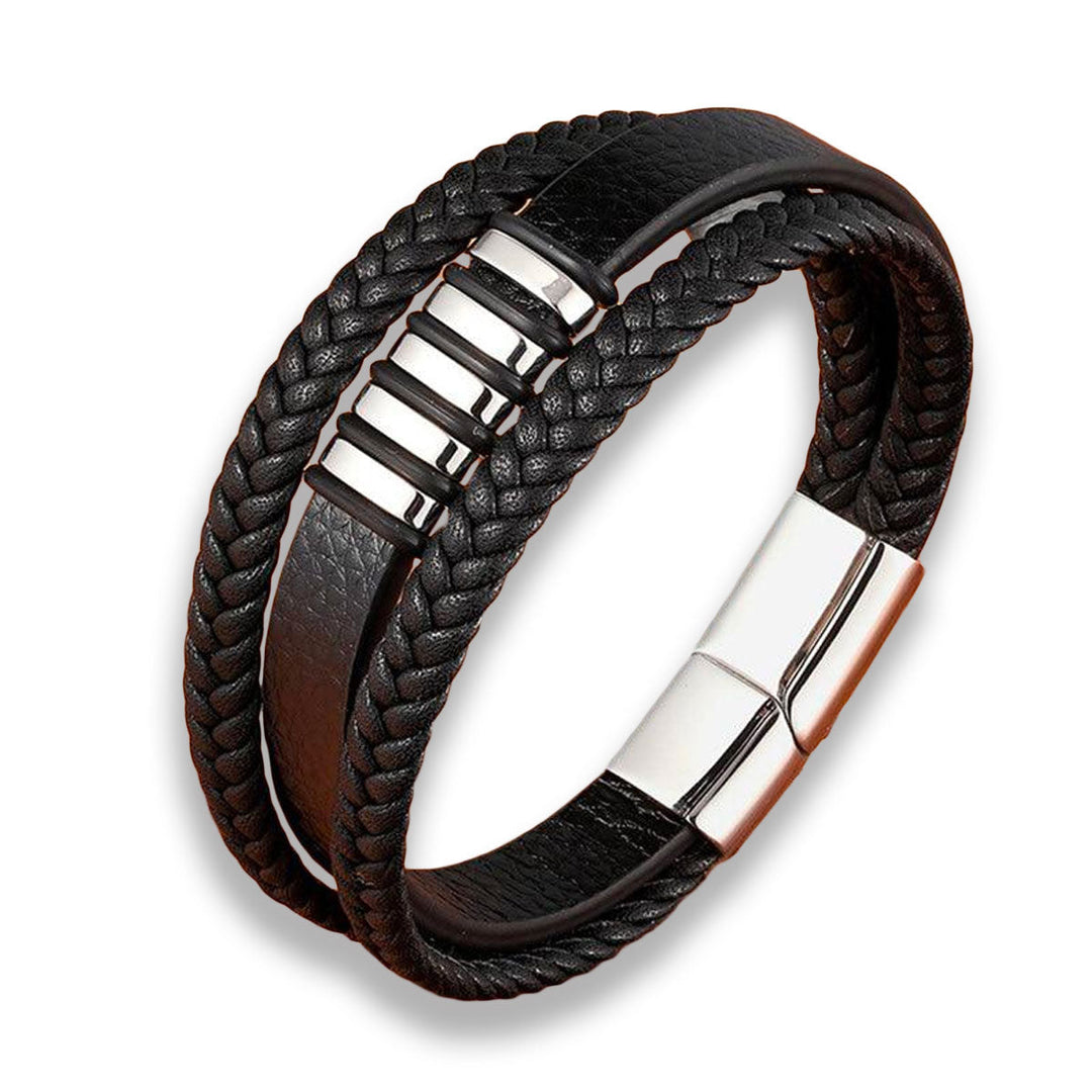 Detaljbild av ett premium läderarmband för män, visar den tidlösa designen och materialet.