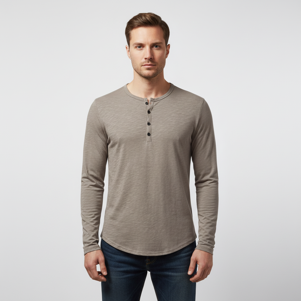 Klassisk långärmad Henley-tröja i herrdesign. Mångsidig för vår, höst och vinter. Bekväm och modern.