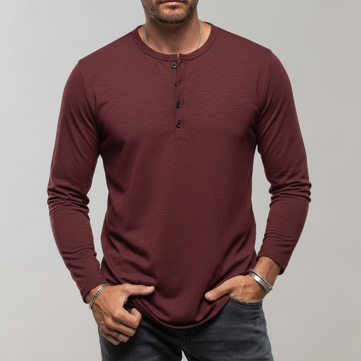 Mjuk och stilren långärmad Henley-tröja för herr. Kombinerar perfekt komfort med klassisk, tidlös stil.