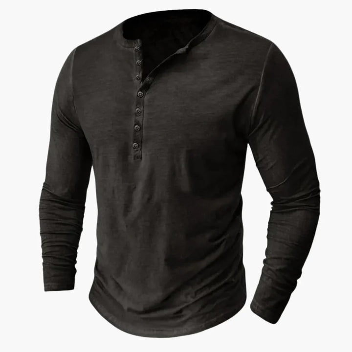 Klassisk herrarnas Henley-tröja i mjuk bomull. Långärmad modell med en stilren knappslå.