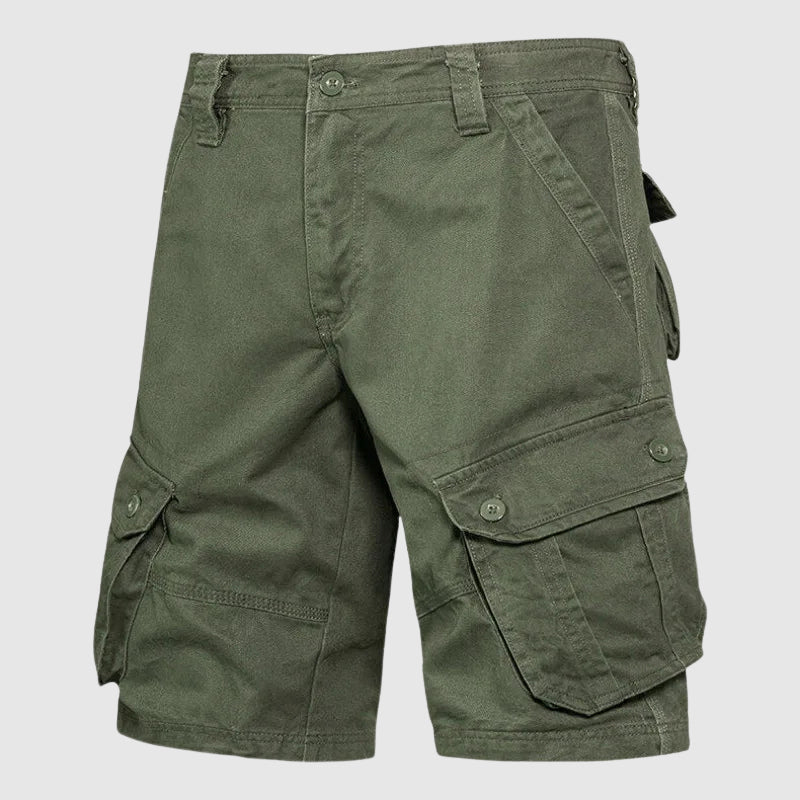 Närbild på tyget i slittåliga herr cargoshorts, visar kvaliteten för utomhusaktiviteter.