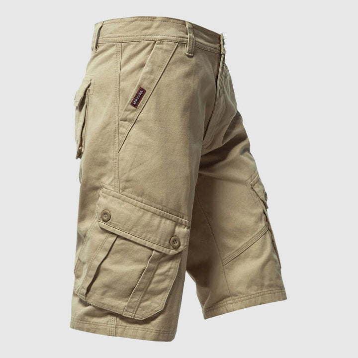 Herrars svarta cargoshorts, mångsidiga och bekväma med ventilerande tyg för vardagsbruk.