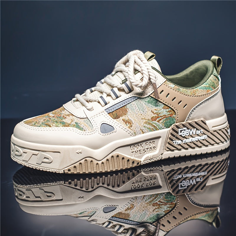 Detaljerad bild av yttersulan på herrars blå grafiska sneakers, visar grepp och design.