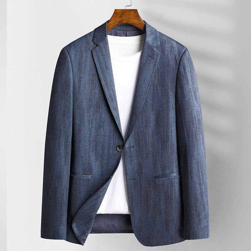 Modern stilren herrblazer, perfekt för höst och vår, med en smal passform.