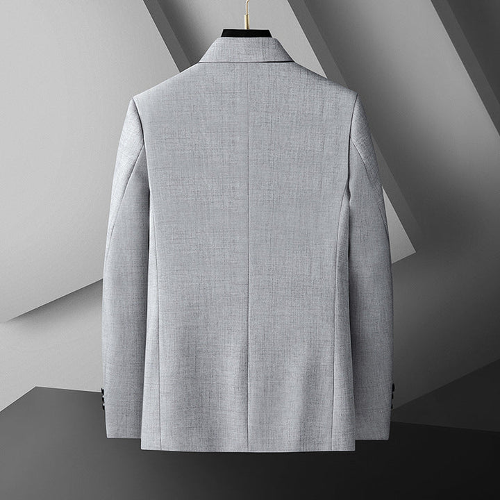 Mörkgrå herrblazer, modern passform, elegant krage, mångsidig för både business och fritid.