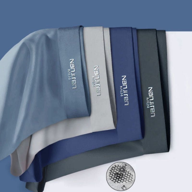 Herrboxershorts på modell som sträcker sig, betonar flexibilitet och komfort för alla aktiviteter.
