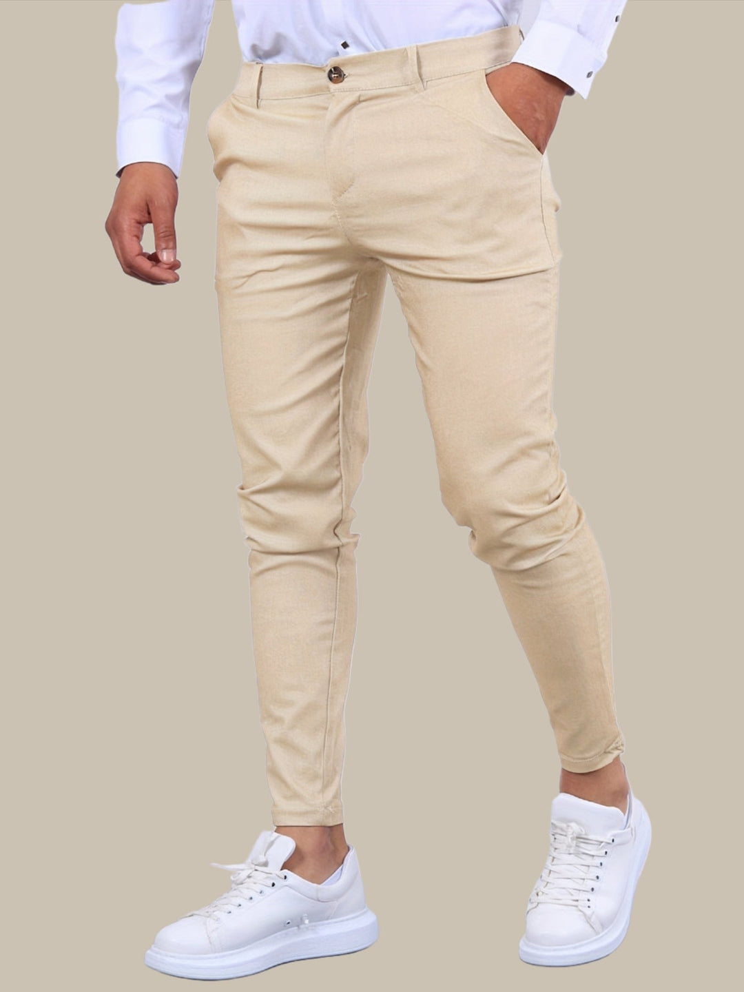 Svarta slim fit herrbyxor med stretch, perfekta för både vardag och fest.