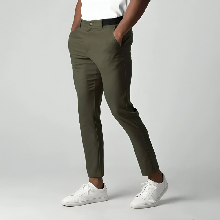 Ankellånga Adam byxor, modern slim fit design som framhäver skor. Stilrena herrbyxor.