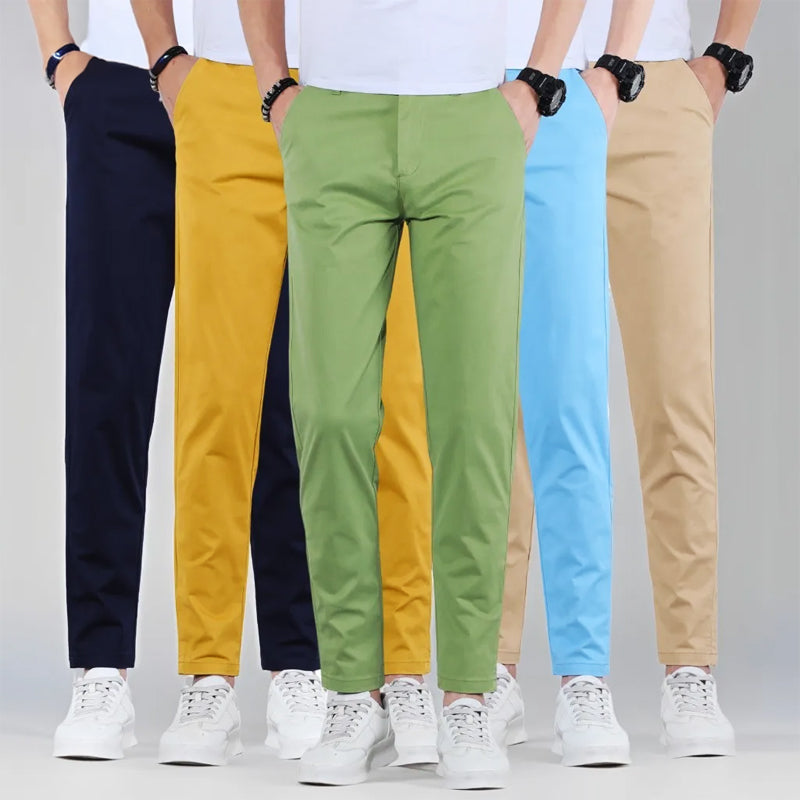 Stilrena herrbyxor med slim fit och avsmalnande ben, perfekta för en bekväm och modern look