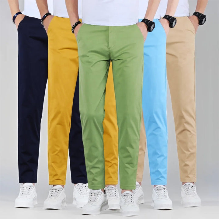 Stilrena herrbyxor med slim fit och avsmalnande ben, perfekta för en bekväm och modern look