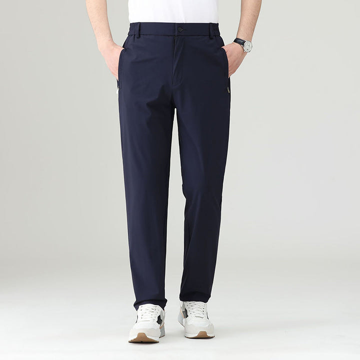 Grå herrbyxor med slim fit och stretch, perfekta som komfortabla fritidsbyxor.