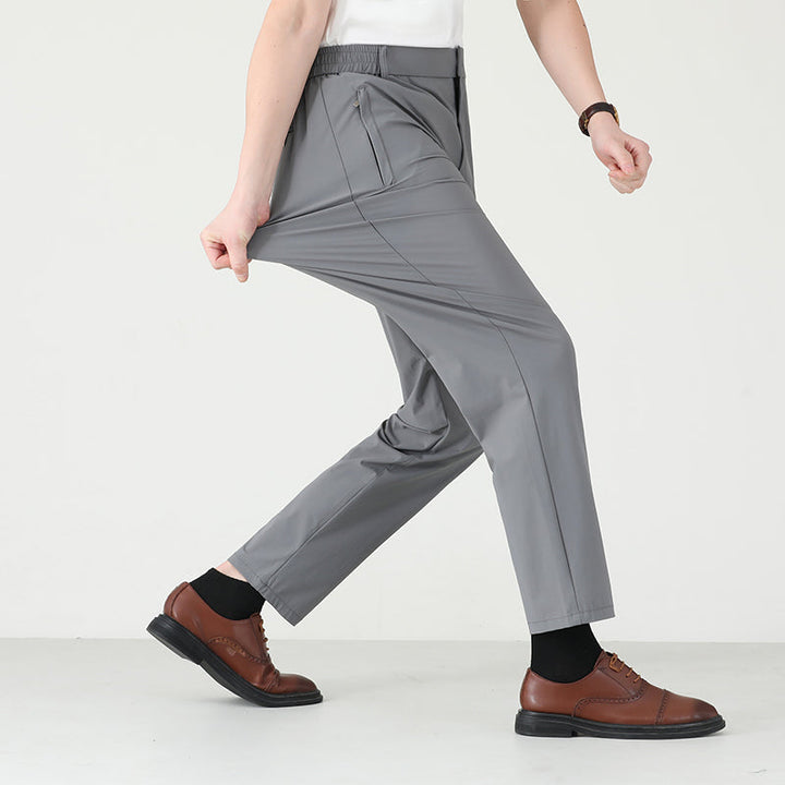 Mörkblå sommarbyxor herr slim fit i stretchmaterial, optimala för fritid.