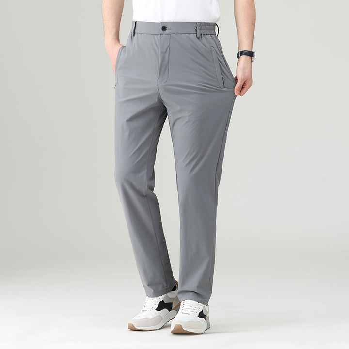 Komfortabla herrbyxor i stretchmaterial med slim fit, mångsidiga fritidsbyxor.