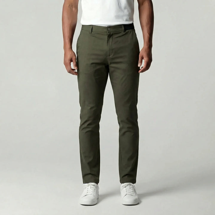 Avsmalnande slim fit herrbyxor i stretch. Perfekta som bekväma vardagsbyxor eller snygga kontorsbyxor.
