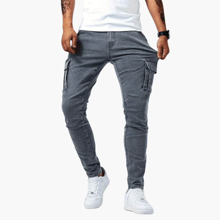 Stretchiga cargobyxor för herr, perfekt för en casual look. Slitstarka jeans med skön passform.