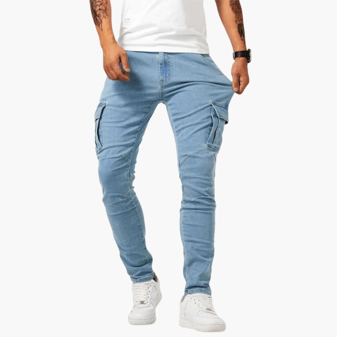 Stiliga herrcargojeans som kombinerar trend och funktion. Många fickor, skön stretch och bekväm passform.