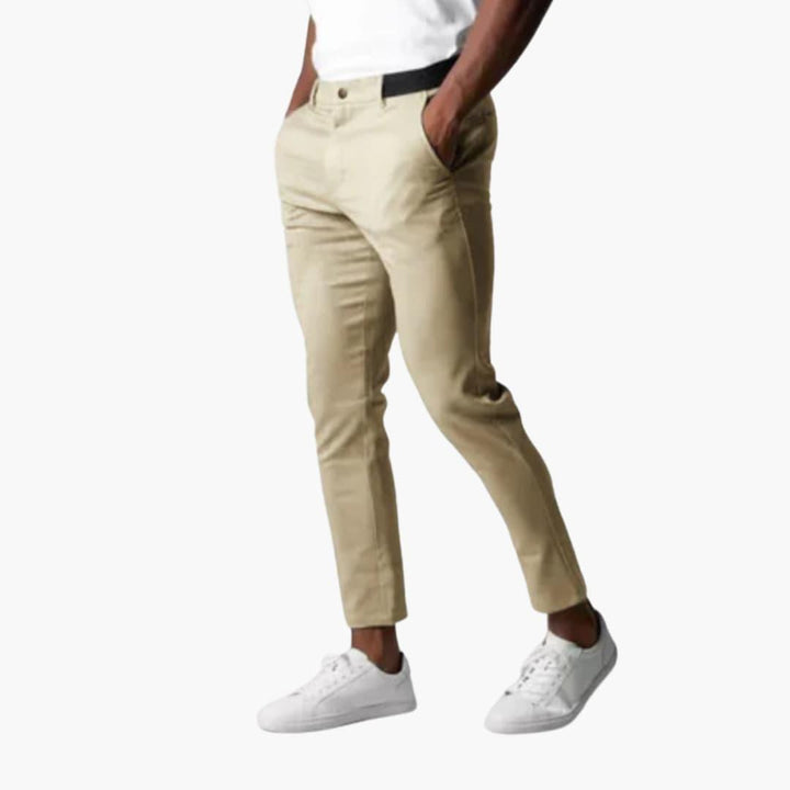 Kaki herrchinos med bekväm stretch. Ger en modern, stilren look och passar utmärkt för både jobb & fritid.
