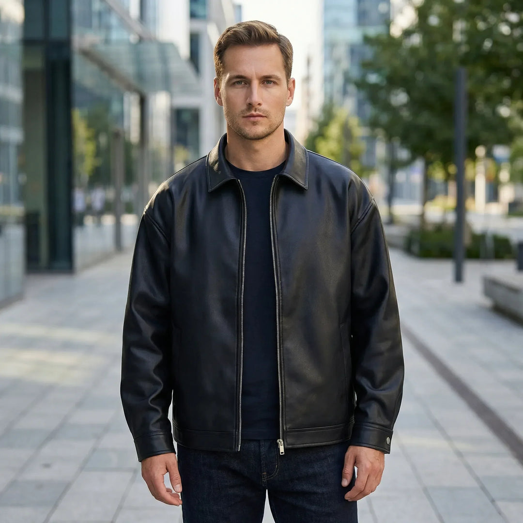 Herrjacka Regular Fit i tidlös design. Höftlång vardagsjacka för män, perfekt för smart casual stil.