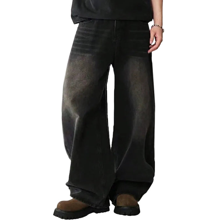 Herrjeans med ledig passform, breda ben i svart denim, perfekt för en avslappnad stil.