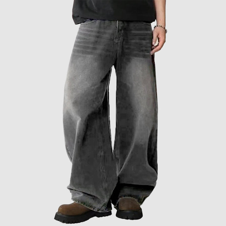 Baggy herrjeans i klassisk blå denim, erbjuder maximal komfort och en trendig look.