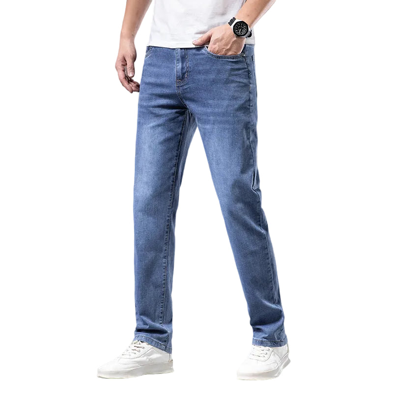 Herrjeans med rak passform i mediumblå nyans och hög midja, perfekt för urban stil och komfort.